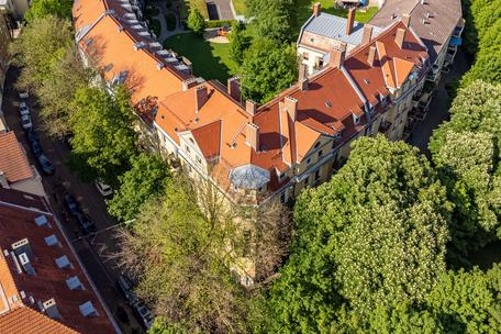 Attraktives Mehrfamilienhaus mit 23 Wohneinheiten und ausbaufähigem Dachrohling