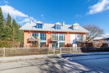 Attractive mid-terrace house with 5 rooms, hobby room and southwest garden