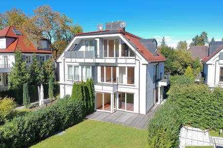 Attraktives Stadthaus mit bodentiefen Fenstern, exklusiver Ausstattung und schönem Südgarten