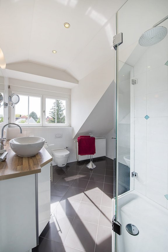 Noble shower bath in the DG