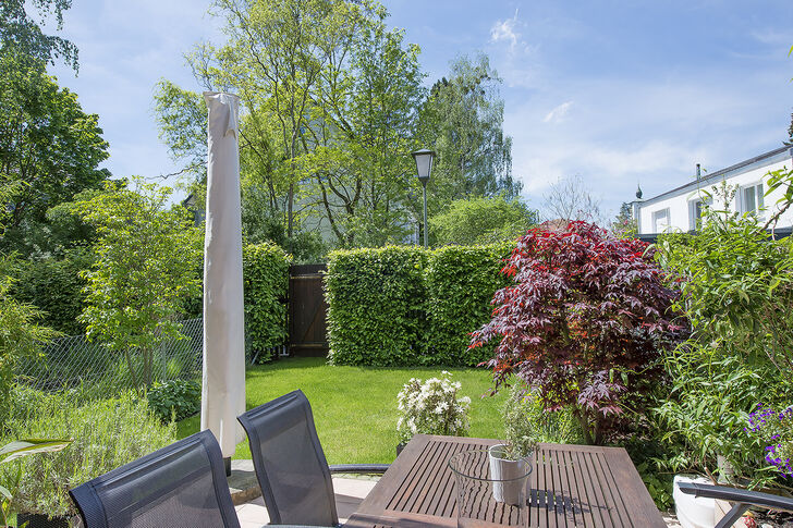 Herrlich eingewachsener Garten