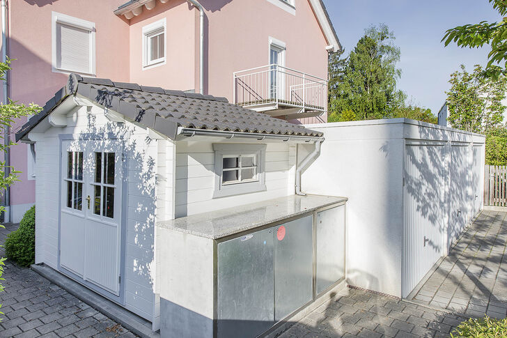 Praktisches Gartenhaus und Garage
