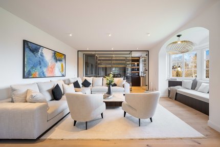 Charmanter Wohnbereich mit temperiertem Weinraum