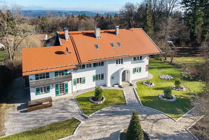 Villenanwesen von 1916 mit prachtvoller Auffahrt