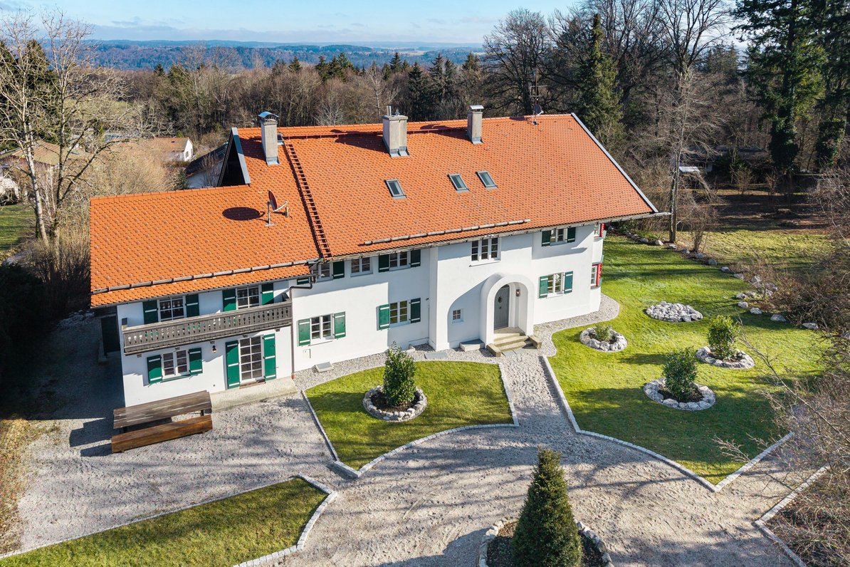 Villenanwesen von 1916 mit prachtvoller Auffahrt