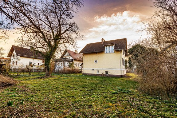 Großes Grundstück mit Erweiterungspotential