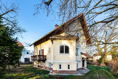 August-Exter-Landhaus von 1893 auf Traumgrundstück mit großem Erweiterungspotential