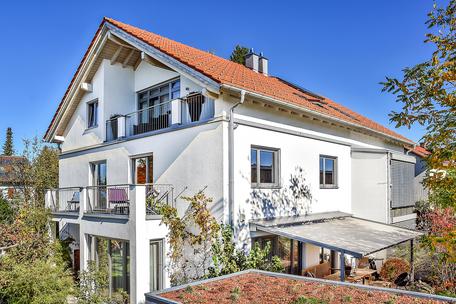 Außergewöhnlich großzügige Haushälfte mit sonnigem Süd-Garten und exklusiver Ausstattung