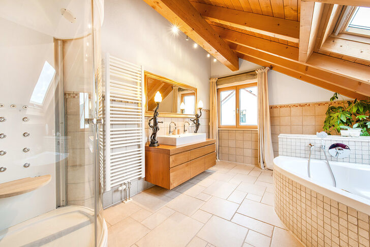 Wellness-Bad mit Dampfdusche