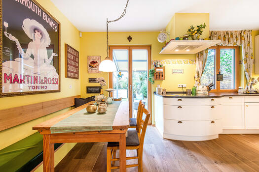 Spacious eat-in kitchen