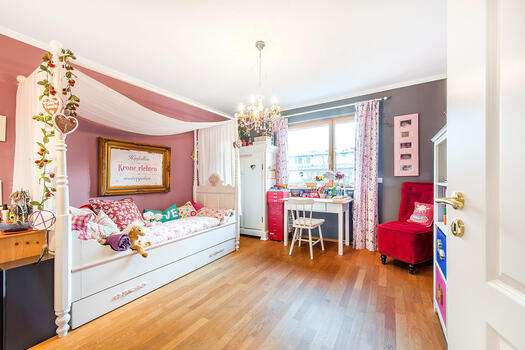 Children's room with built-in wardrobe