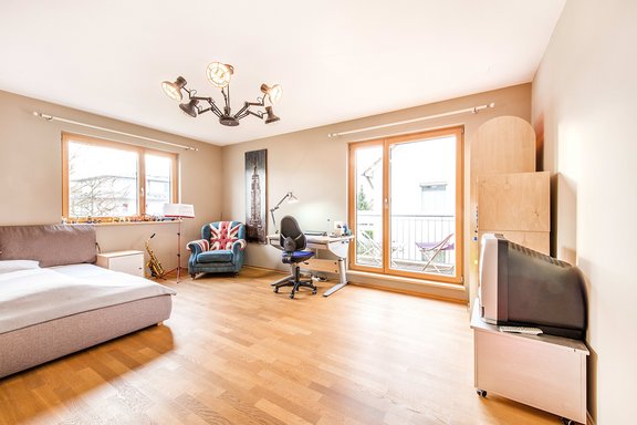 Lichtdurchflutetes Kinderzimmer