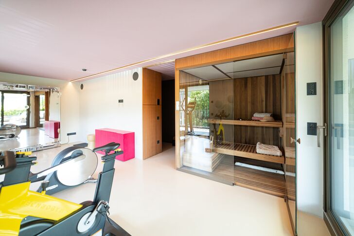 Fitness area with an integrated Finnish sauna