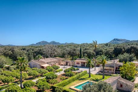Authentic Mallorca finca with vineyard, bodega and olive grove