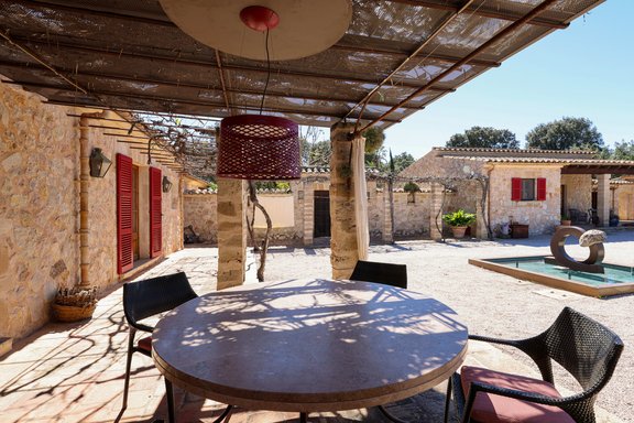 Schattiger Platz im Innenhof