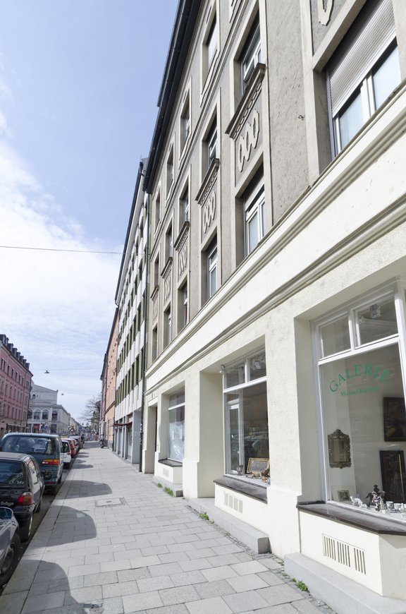 Facade with Gärtnerplatztheater in the background