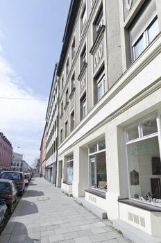 Fassade mit Gärtnerplatztheater im Hintergrund