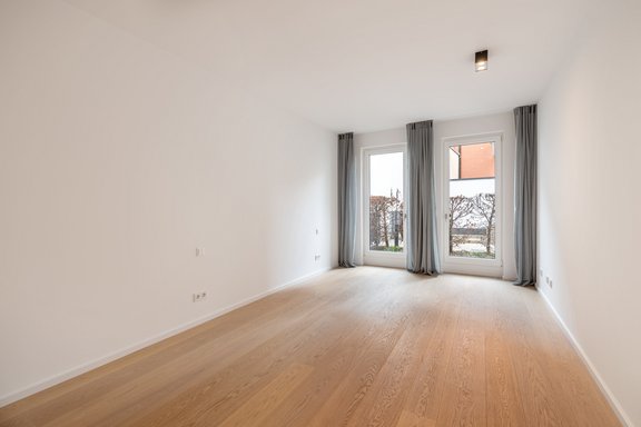 Geräumiges Masterschlafzimmer