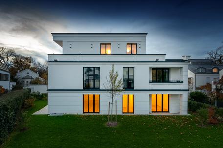 Erstbezug in Stadtvilla: Familiengerechte 4-Zimmer-Wohnung mit Gartenparadies