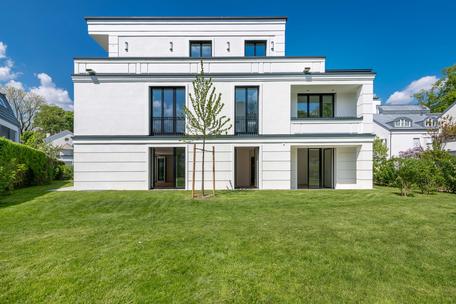 Erstbezug in Stadtvilla: Familiengerechte 4-Zimmer-Wohnung mit Gartenparadies