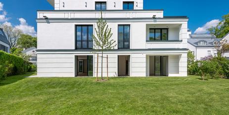 Erstbezug in Stadtvilla: Familiengerechte 4-Zimmer-Wohnung mit Gartenparadies