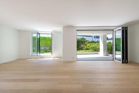 First-time occupancy in urban villa: family-friendly 4-room apartment with garden paradise