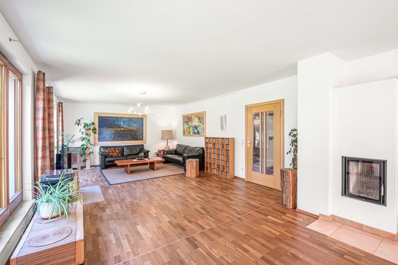 Living / dining area with fireplace