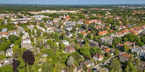Bauen im noblen Nymphenburg: Parkähnliches Grundstück mit vielseitigen Bebauungsmöglichkeiten