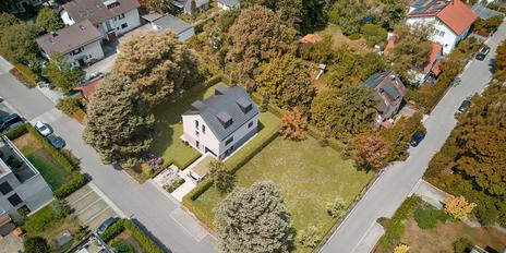 Baugrundstück mit genehmigtem Entwurf für ein modernes Einfamilienhaus