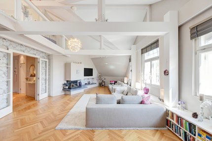 Wohnbereich mit offenem Kamin