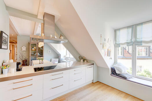 Kitchen with cooking block