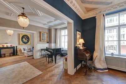 Beeindruckend schöne und herrschaftliche Beletage mit 295 m² in historischem Stadtpalais von 1891