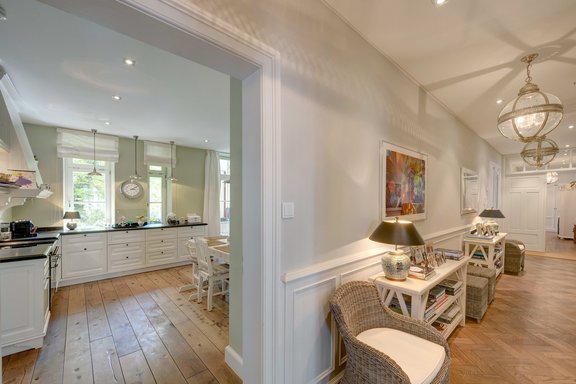 Diele mit Blick in die Küche