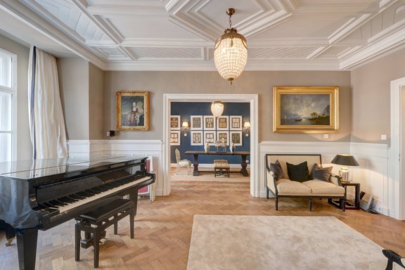 Blick vom Musikzimmer in das Esszimmer