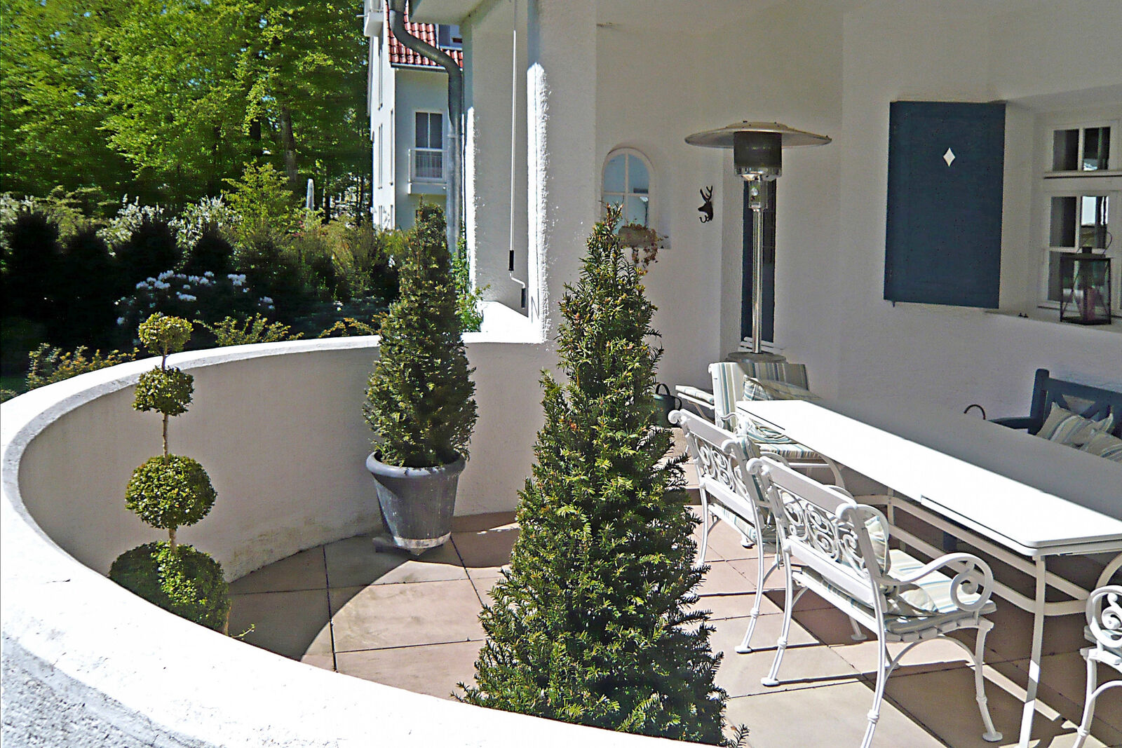 Teils überdachte Terrasse