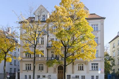 Impressive 5-room art nouveau apartment with excellent facilities and 2 balconies
