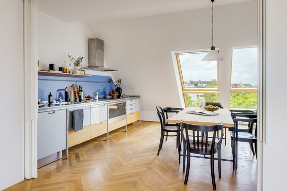 Wohnküche mit Cabrio-Balkon