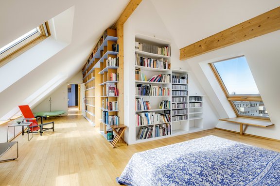 Schlafzimmer mit Office-Bereich