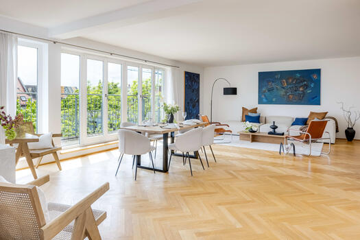 Living area to the south