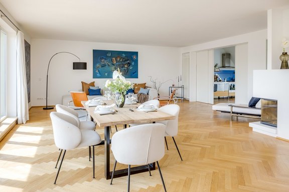 Wohn- Essbereich mit Kamin