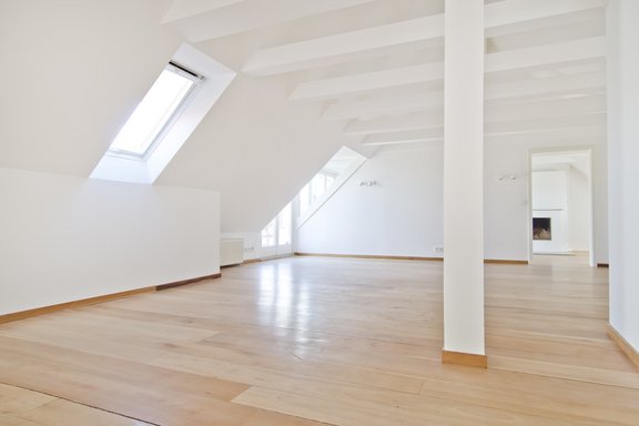 Wohnbereich mit Zugang zum Kaminzimmer