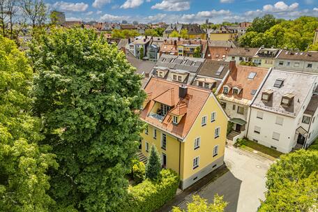 Besonderes Stadthausjuwel: Charaktervolles Zweifamilienhaus mit großzügigem Gestaltungspotenzial