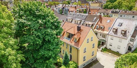 Besonderes Stadthausjuwel: Charaktervolles Zweifamilienhaus mit großzügigem Gestaltungspotenzial