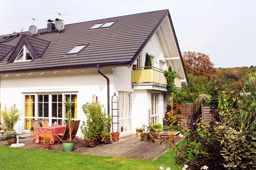 Besonders ansprechende Doppelhaushälfte mit zauberhaftem Garten