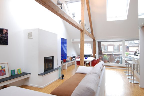 Wohnzimmer mit Kamin