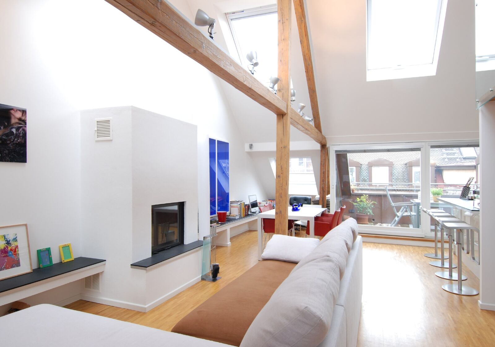 Wohnzimmer mit Kamin
