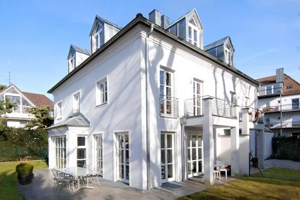 Besonders attraktive Doppelhaushälfte mit sehr geschmackvoller Ausstattung und Südwestgarten