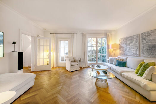 Herringbone parquet and stucco