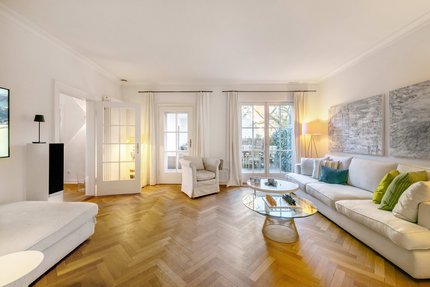 Fischgrätparkett und Stuck