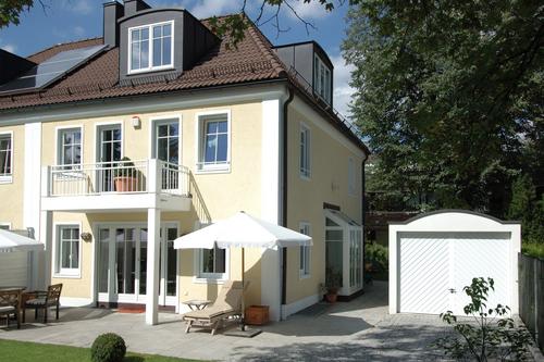 Besonders schöne Haushälfte im Villenstil